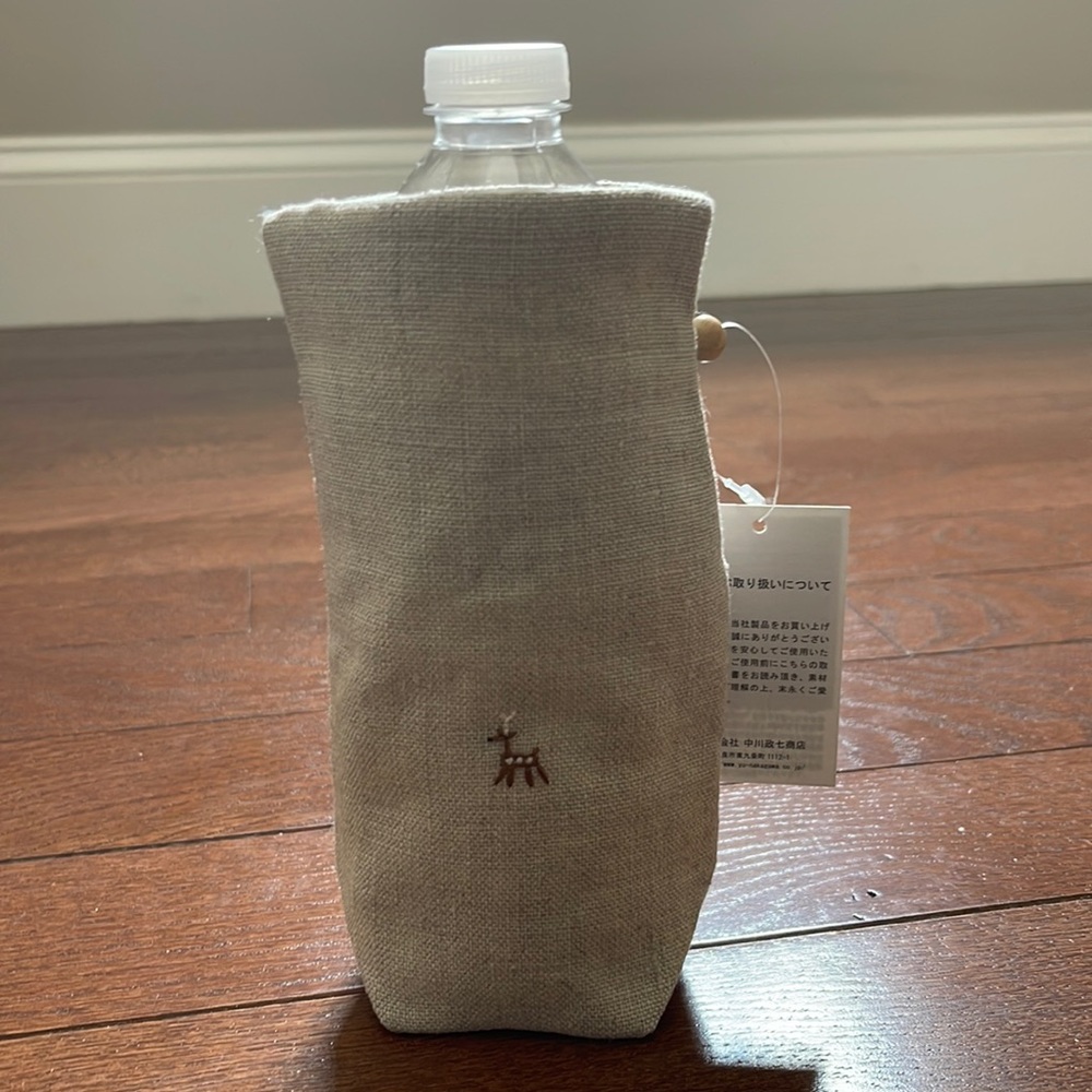 Beige deer PET bottle holder